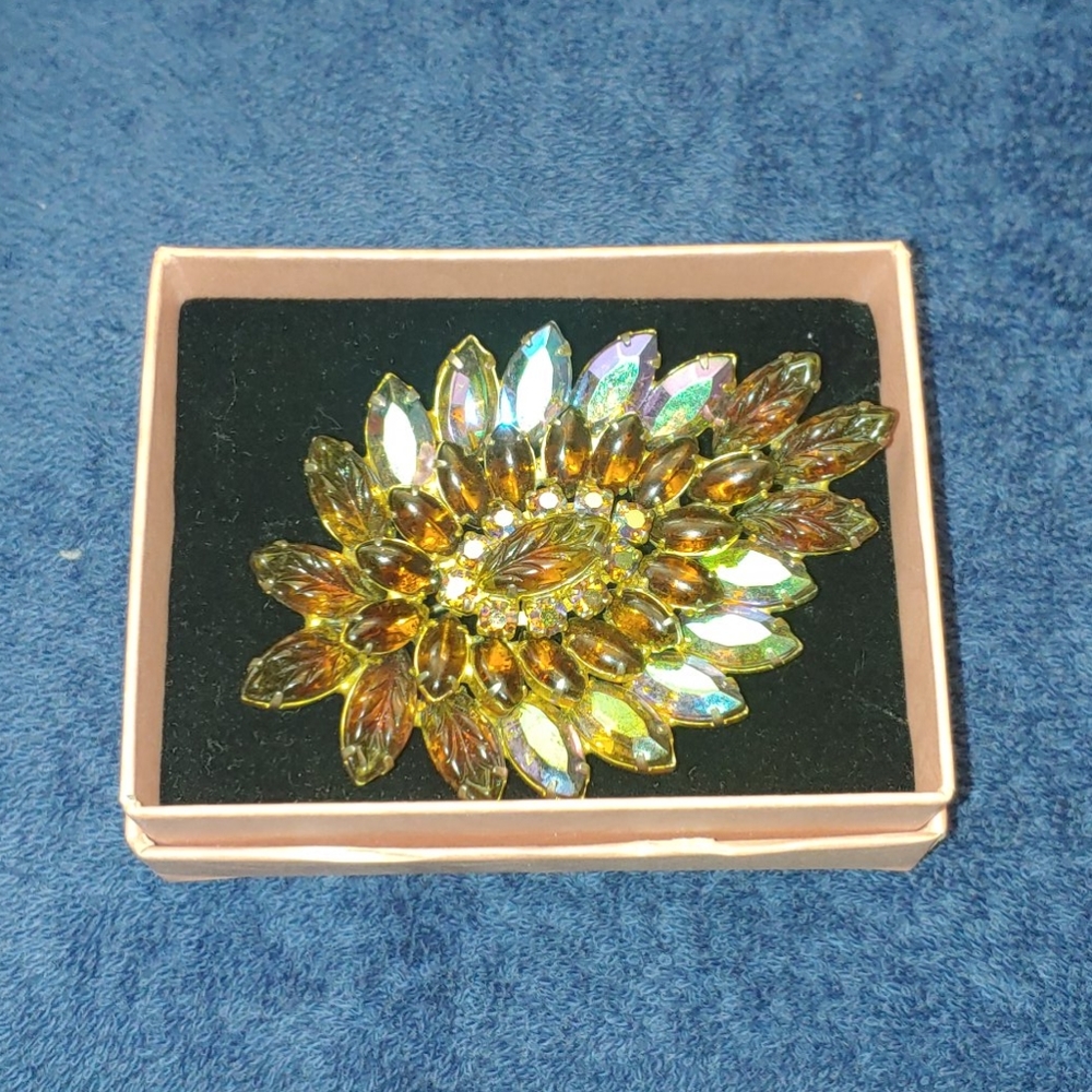 Brooch - Picture 3 of 4